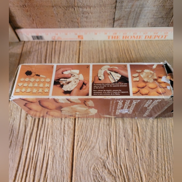 Vintage Rolling Cookie Cutter with 18 Interchangeable Cutters Shapes Christmas - Picture 7 of 8